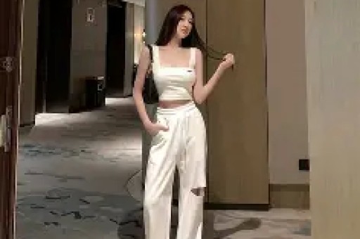 74岁刘晓庆再爆大瓜！同居6年助理曝未离婚百亿豪门不过是空壳